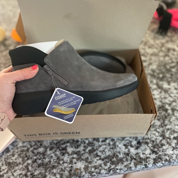 NIB Clarks Kayleigh Gray Booties - Picture 4 of 4